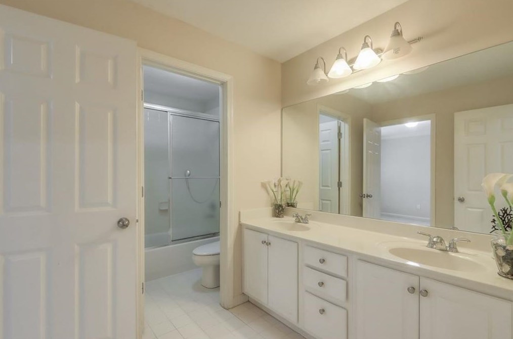 4418 Crestoak Dr, Smyrna GA  30082-4482 exterior