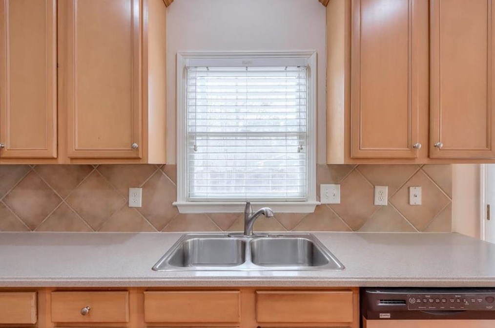 4418 Crestoak Dr, Smyrna GA  30082-4482 exterior