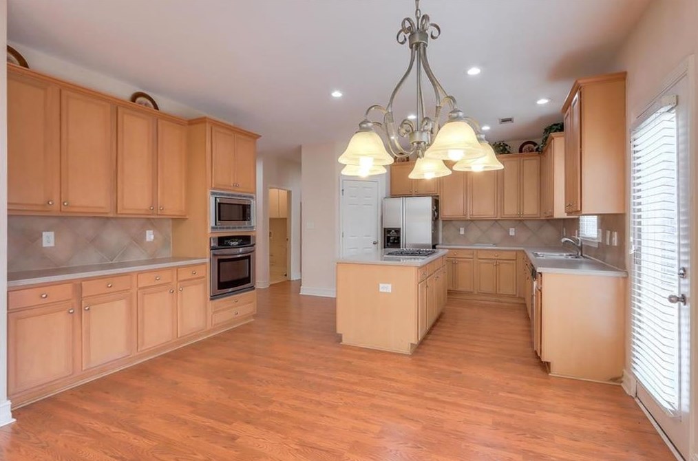 4418 Crestoak Dr, Smyrna GA  30082-4482 exterior
