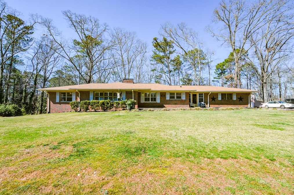 106 Side Dr, Tallapoosa, GA 30176-1013