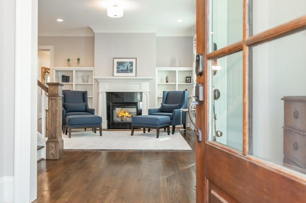 1041 Pine Grove Ave, Atlanta, GA 30319-3313