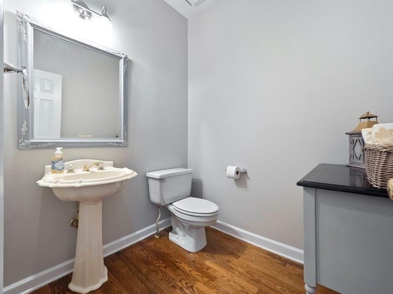 5525 Lexington Wood Ln, Alpharetta GA 30005-6789 exterior