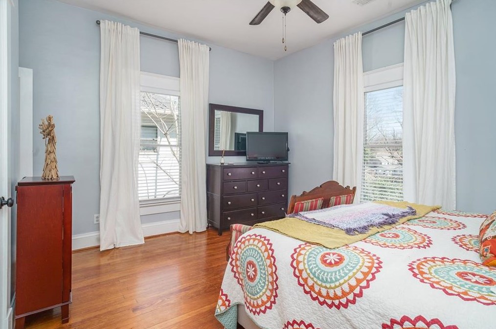 302 Lk Dr, Decatur GA 30030-3528 exterior