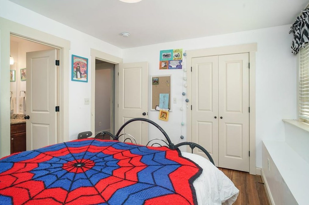 302 Lk Dr, Decatur GA 30030-3528 exterior