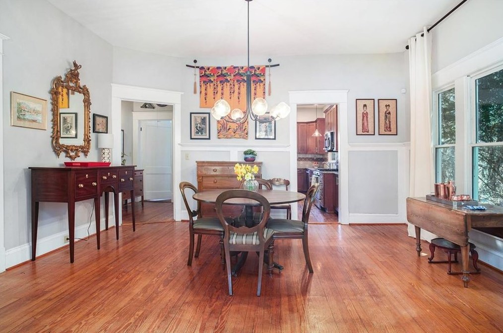 302 Lk Dr, Decatur GA 30030-3528 exterior