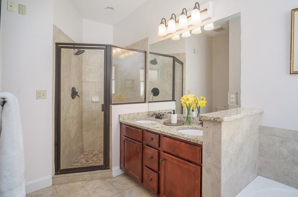 302 Lk Dr, Decatur GA 30030-3528 exterior