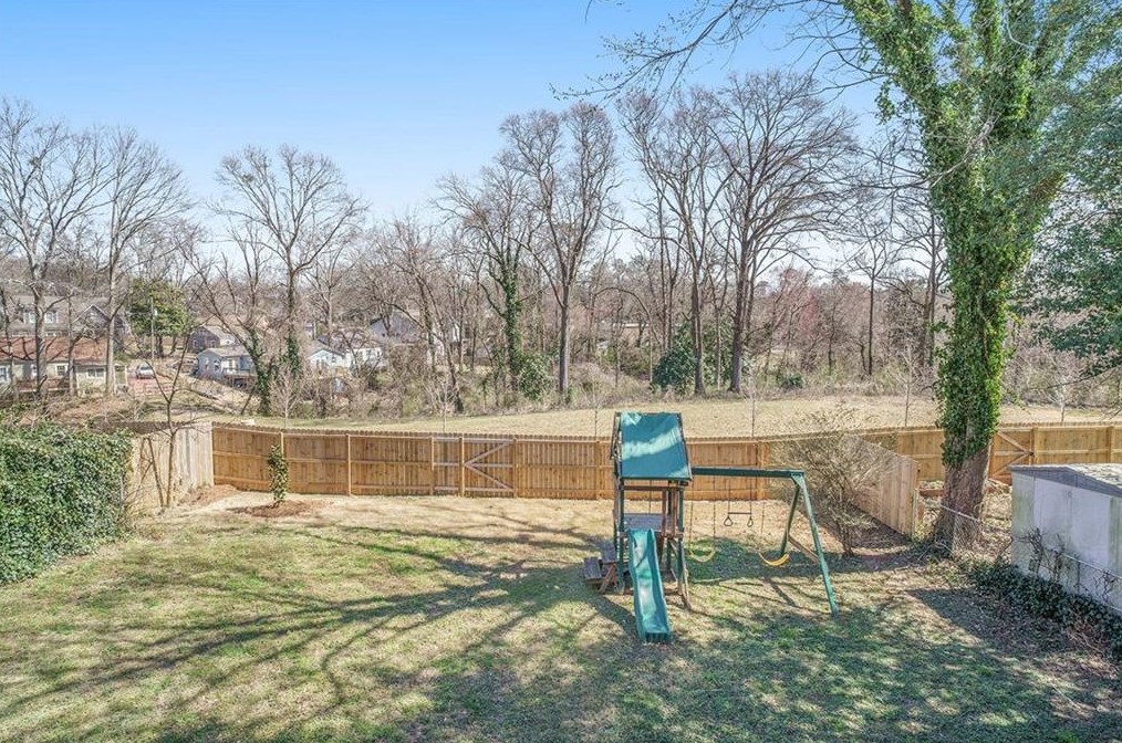 302 Lk Dr, Decatur GA 30030-3528 exterior