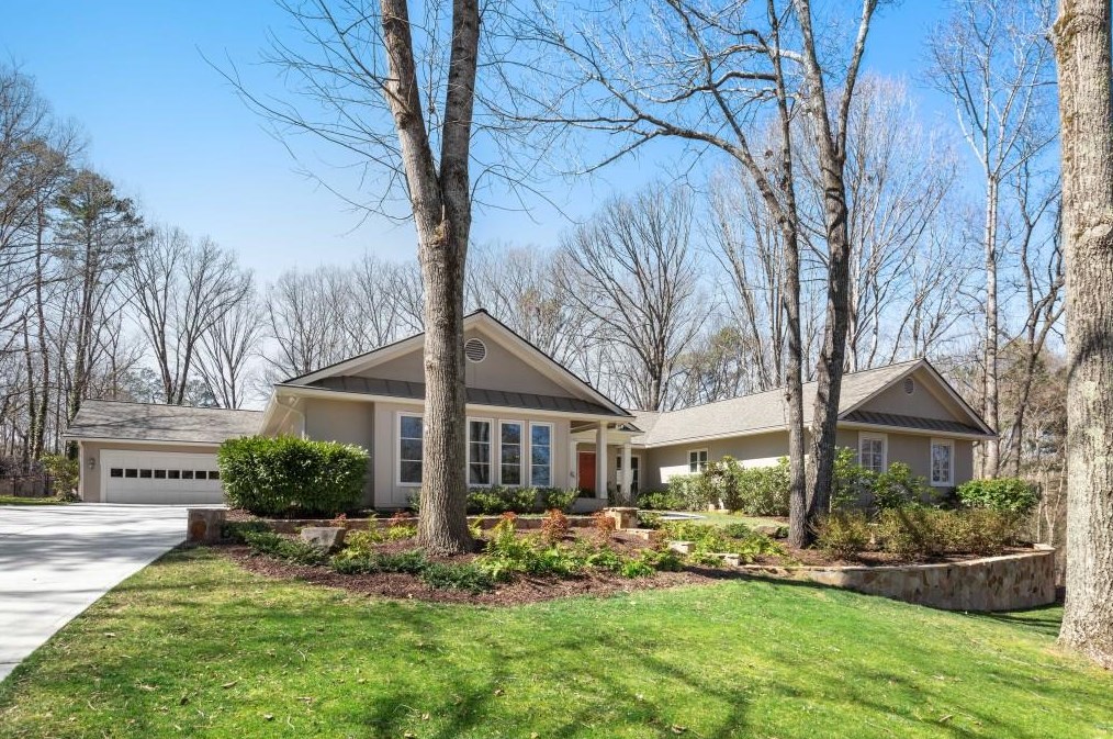 580 Vly Hall Dr, Atlanta GA 30350-4631 exterior