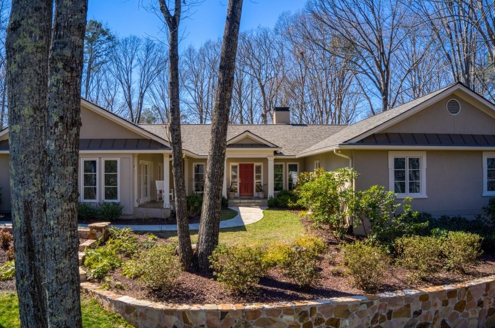 580 Valley Hall Dr, Atlanta, GA 30350-4631