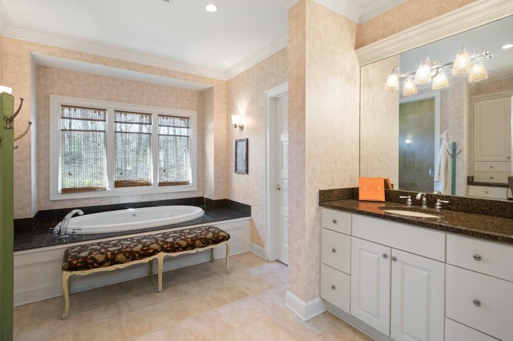 580 Vly Hall Dr, Atlanta GA 30350-4631 exterior