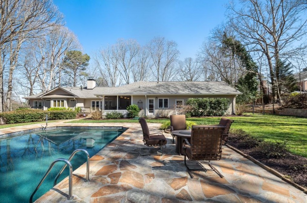 580 Vly Hall Dr, Atlanta GA 30350-4631 exterior