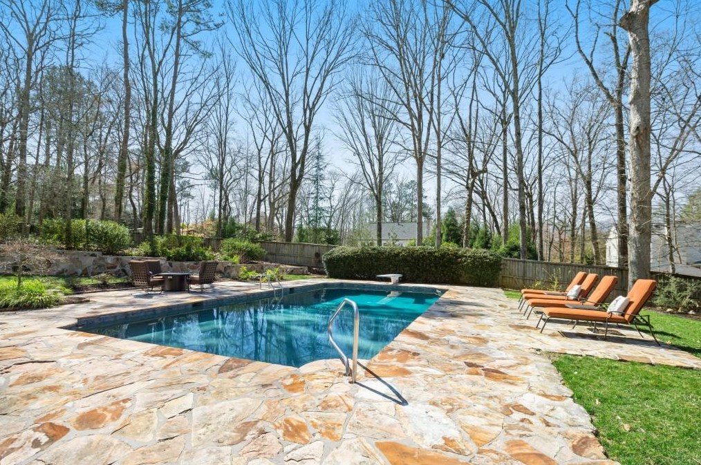 580 Vly Hall Dr, Atlanta GA 30350-4631 exterior