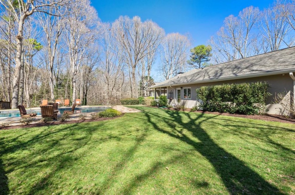 580 Vly Hall Dr, Atlanta GA 30350-4631 exterior