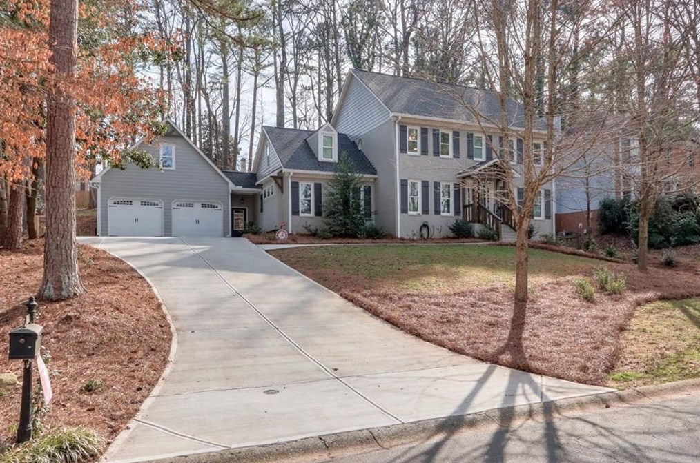3360 Lake Crest Ln, Roswell, GA 30075-5215