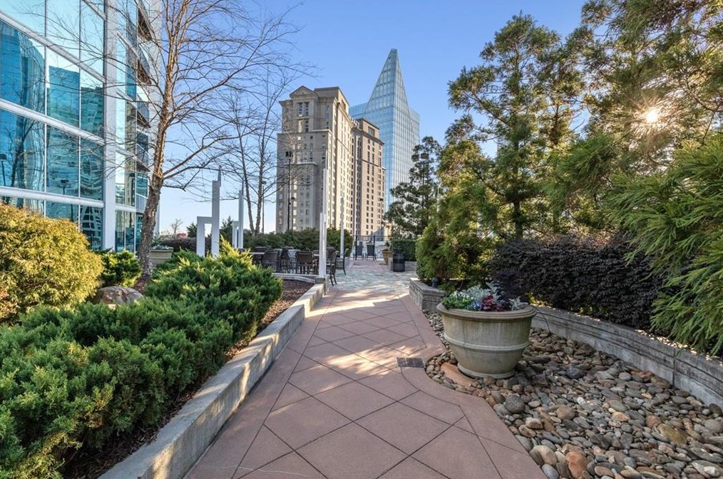 3324 Peachtree Rd, Atlanta GA  30326-1001 exterior