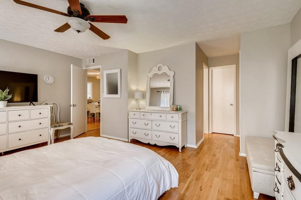 1308 Woodcliff Dr, Atlanta GA  30350-3169 exterior