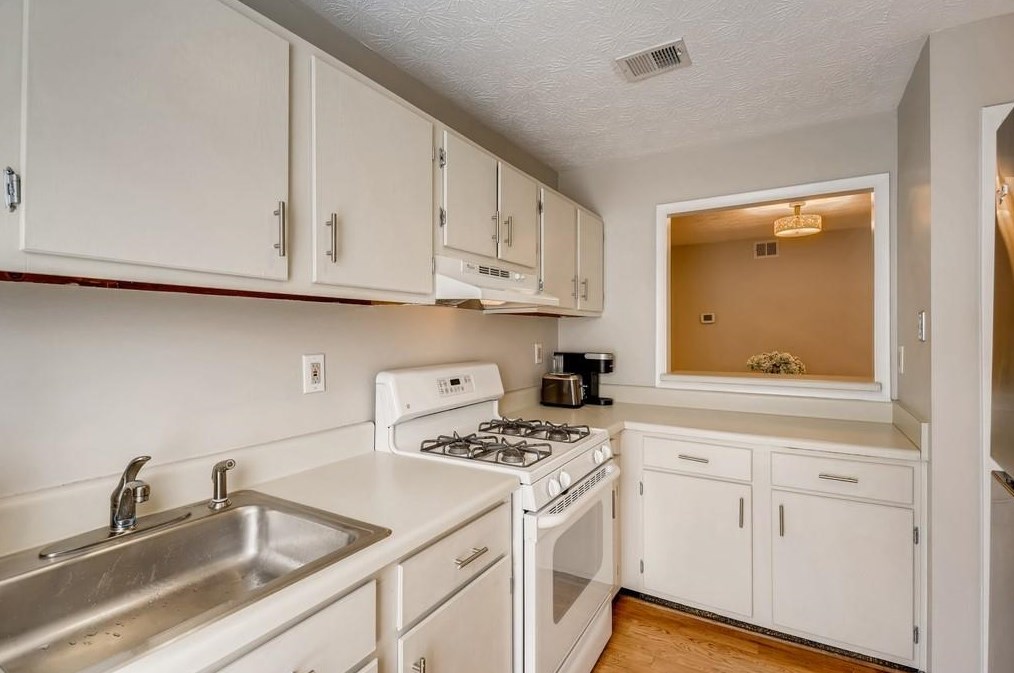 1308 Woodcliff Dr, Atlanta GA  30350-3169 exterior