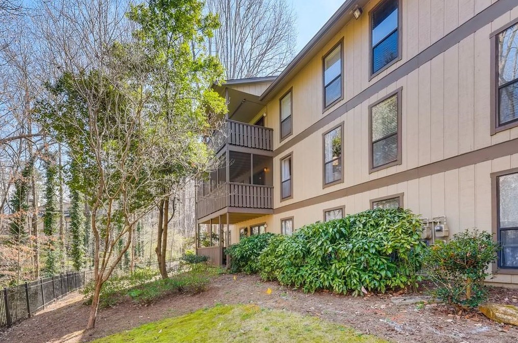 1308 Woodcliff Dr, Atlanta GA  30350-3169 exterior