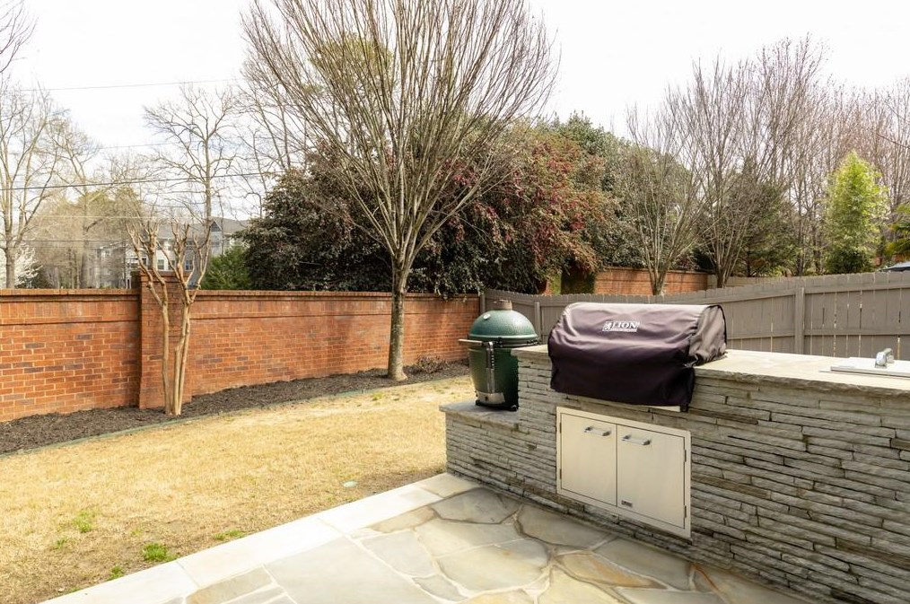 3707 Paces Park Cir, Smyrna GA  30080-6873 exterior