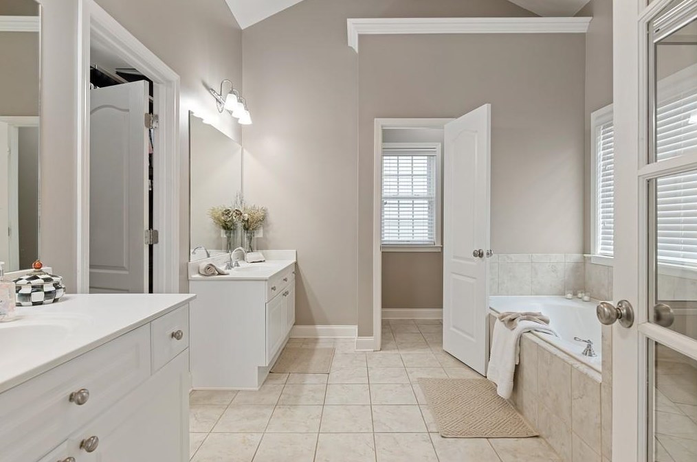 3707 Paces Park Cir, Smyrna GA  30080-6873 exterior