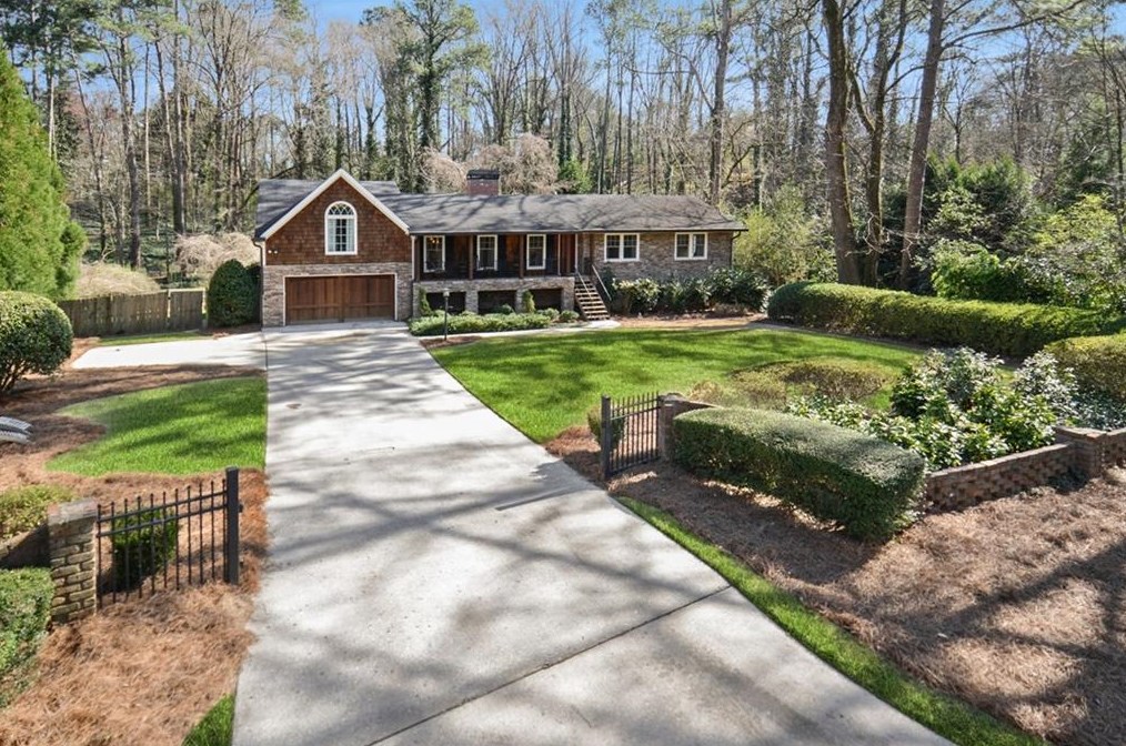 924 Peachtree Battle Cir, Atlanta, GA 30327-1322