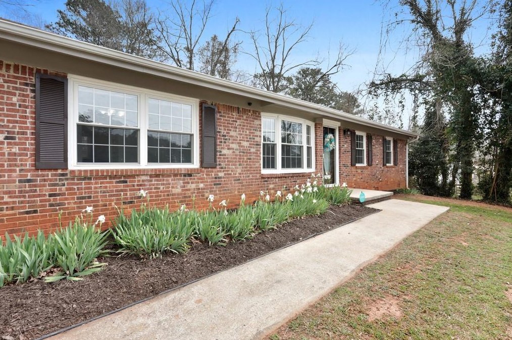 2248 Greenway Dr, Decatur, GA 30035-2761