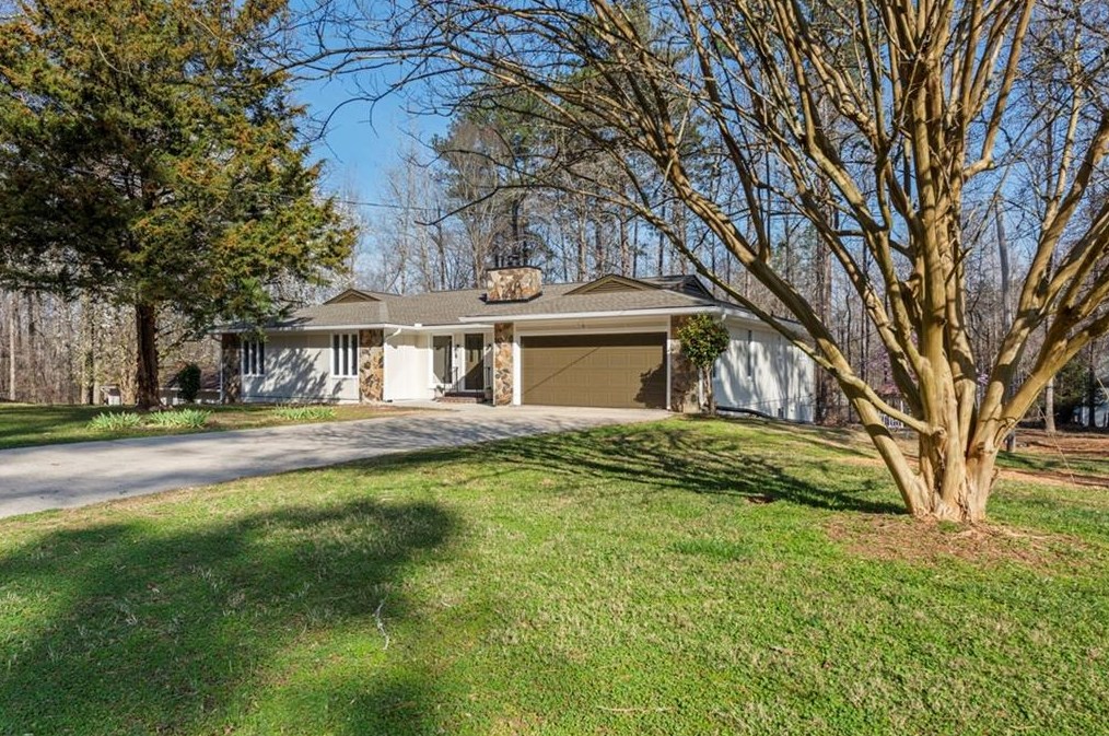 8435 Sundridge Dr, Fairburn, GA 30213-1905