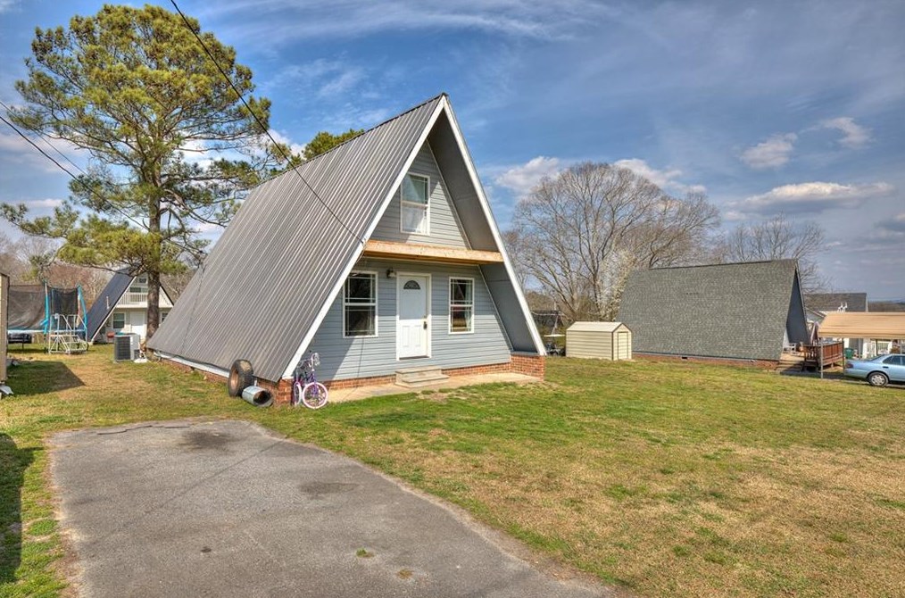 201 Valley View Hts, Calhoun, GA 30701-4523