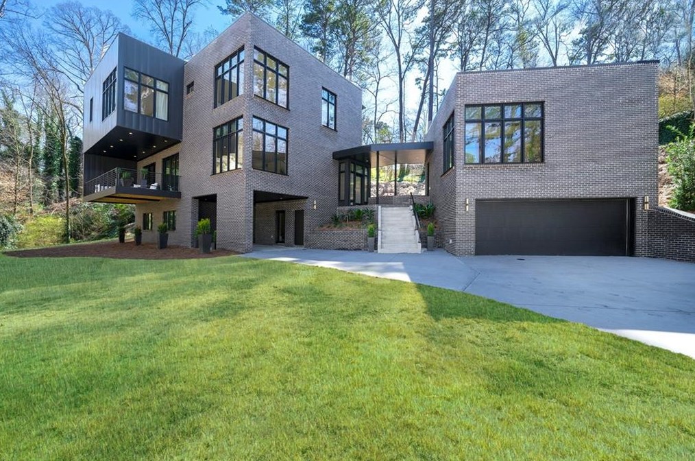 345 Pinecrest Rd, Atlanta, GA 30342-3854
