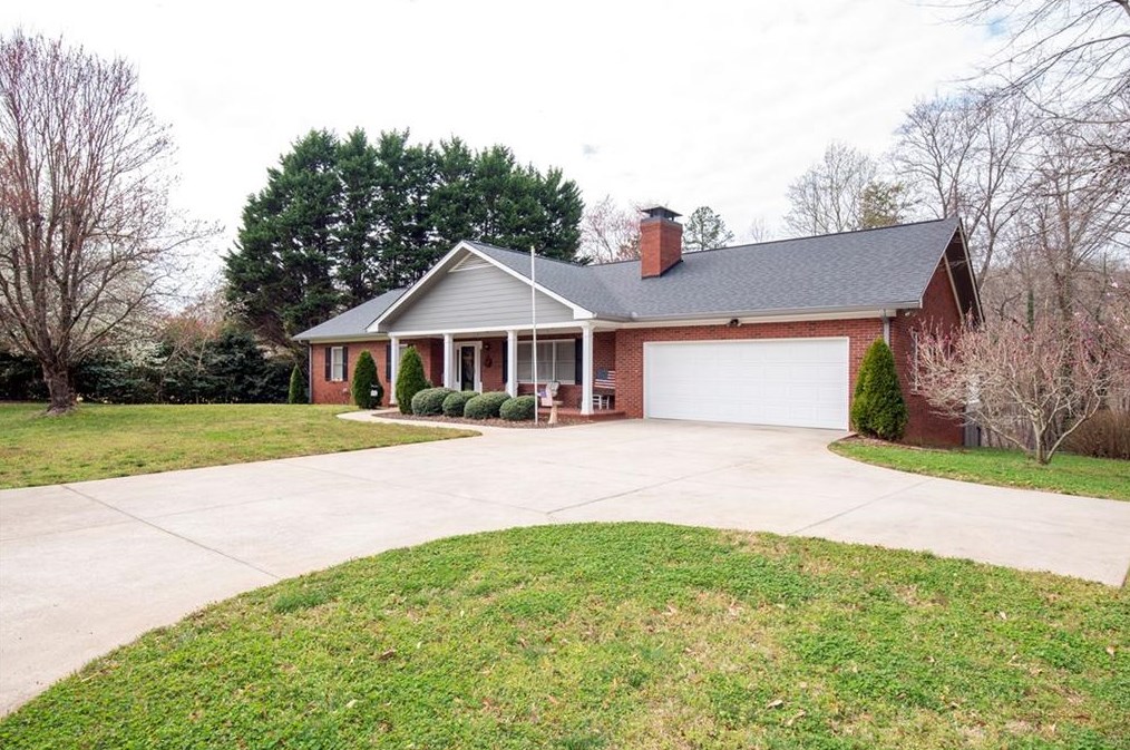 2107 Imperial Dr, Gainesville, GA 30501-1371