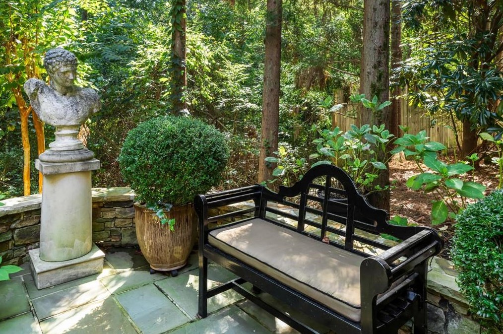 1 Old Paces Pl, Atlanta GA  30327-2469 exterior