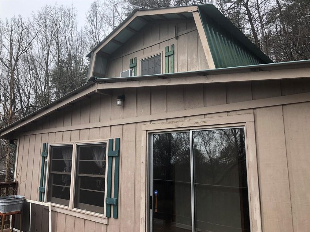 63 Skywood Ln, Cleveland, GA 30528