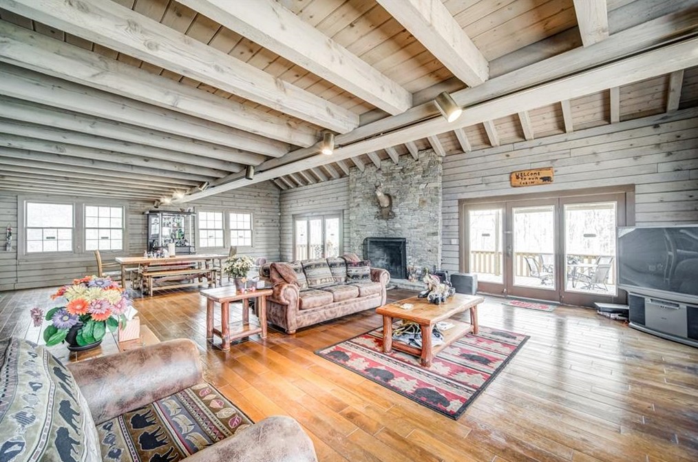 511 Harper Valley Rd, Ellijay, GA 30540