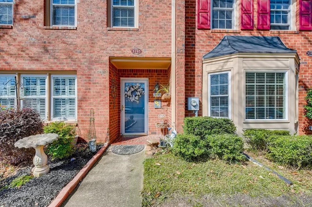 3195 Corner Oak Dr, Norcross, GA 30071-1511