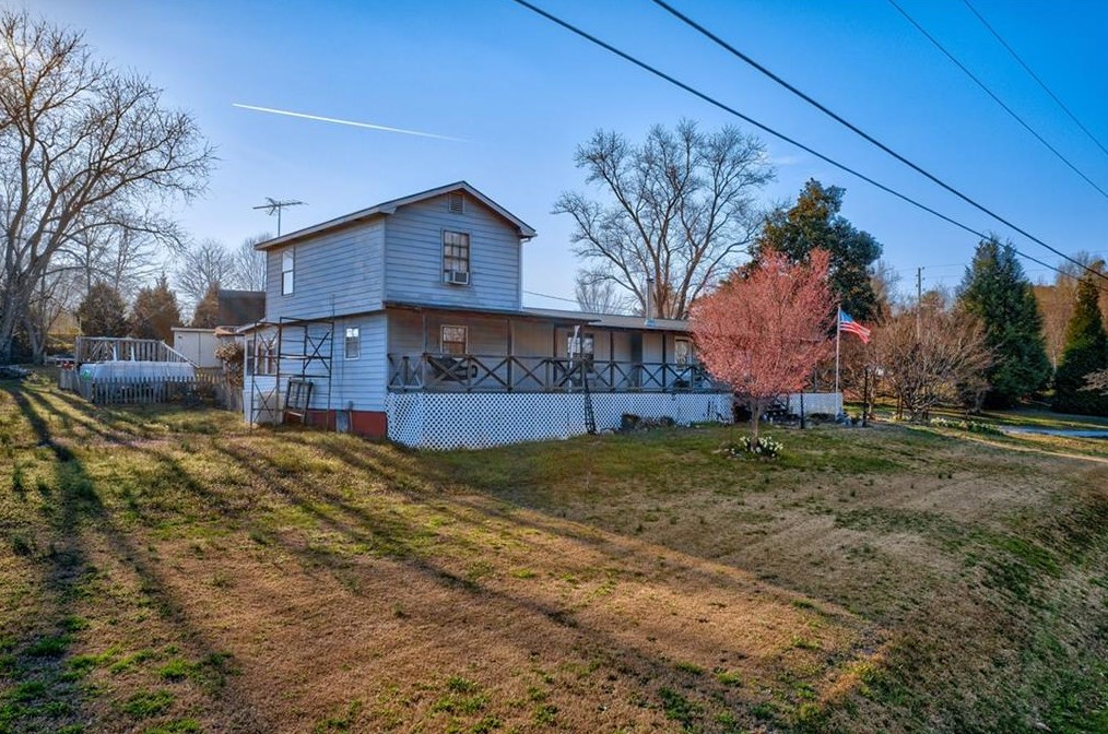 2020 Holman Rd, Hoschton, GA 30548-1629