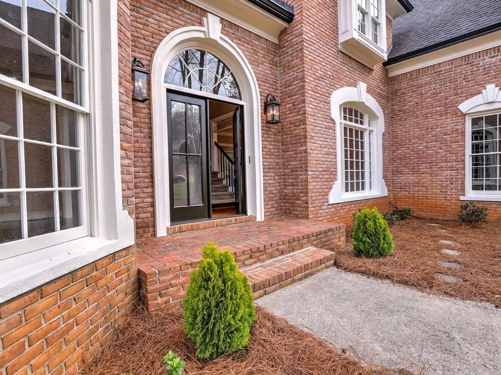 9360 Nesbit Lakes Dr, Alpharetta GA  30022-4021 exterior