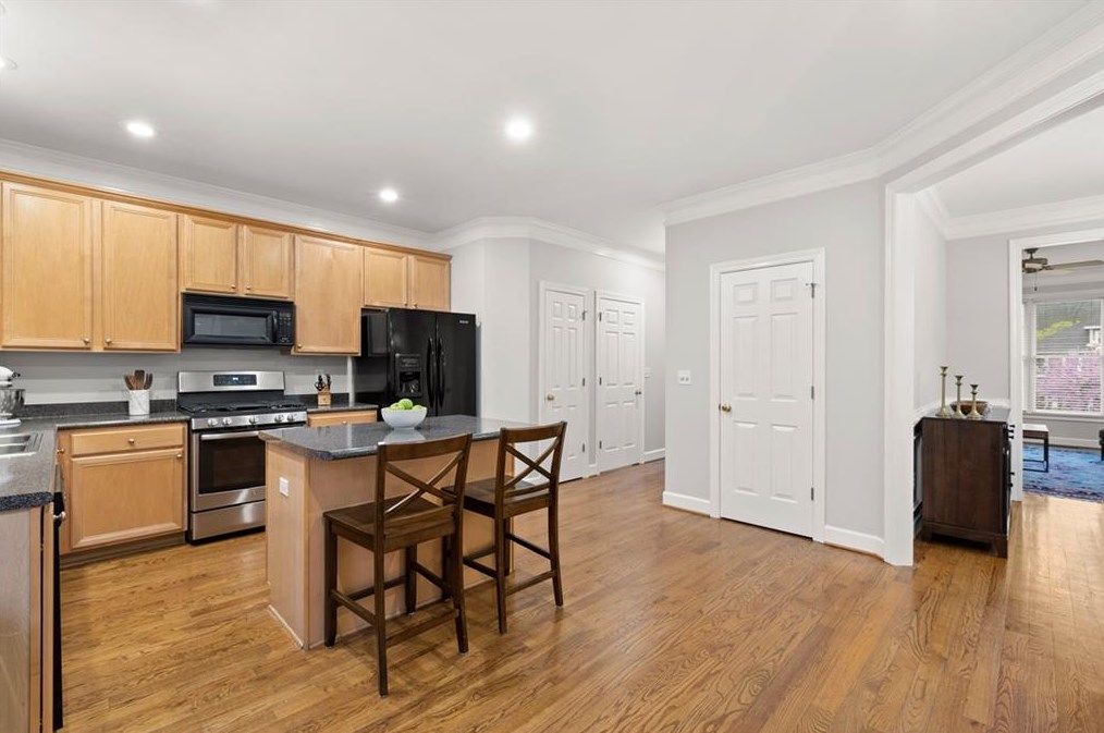 2163 Whittier Pl, Atlanta GA  30318-1954 exterior
