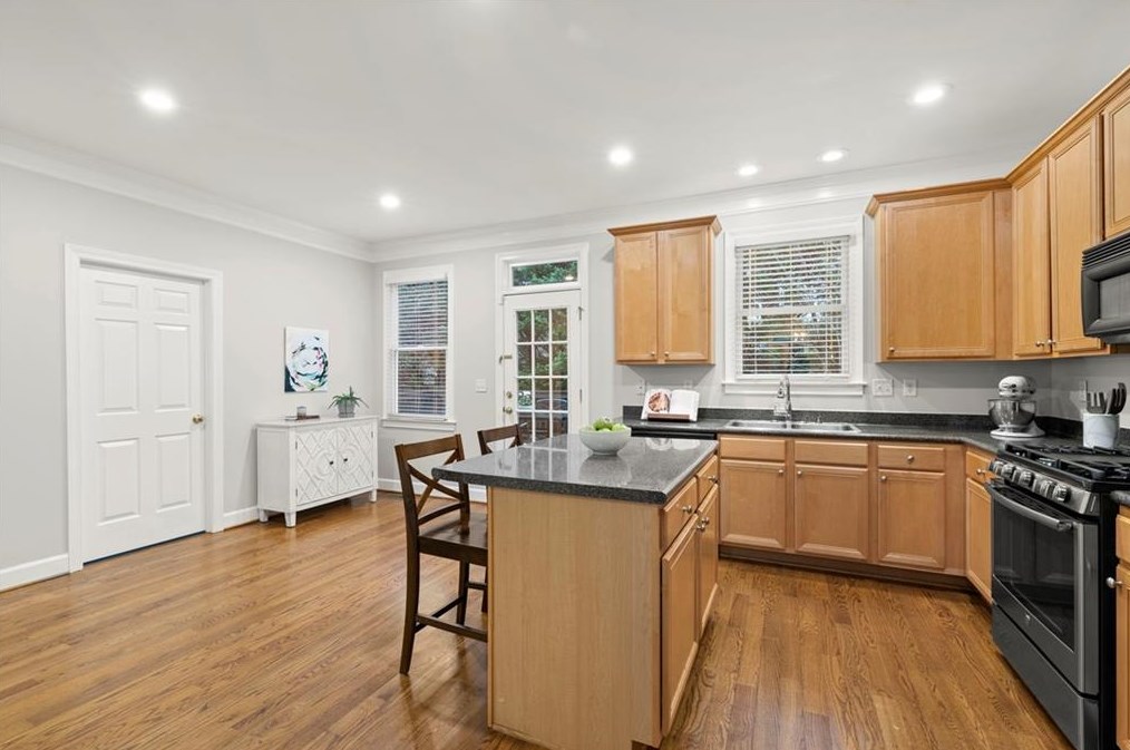 2163 Whittier Pl, Atlanta GA  30318-1954 exterior