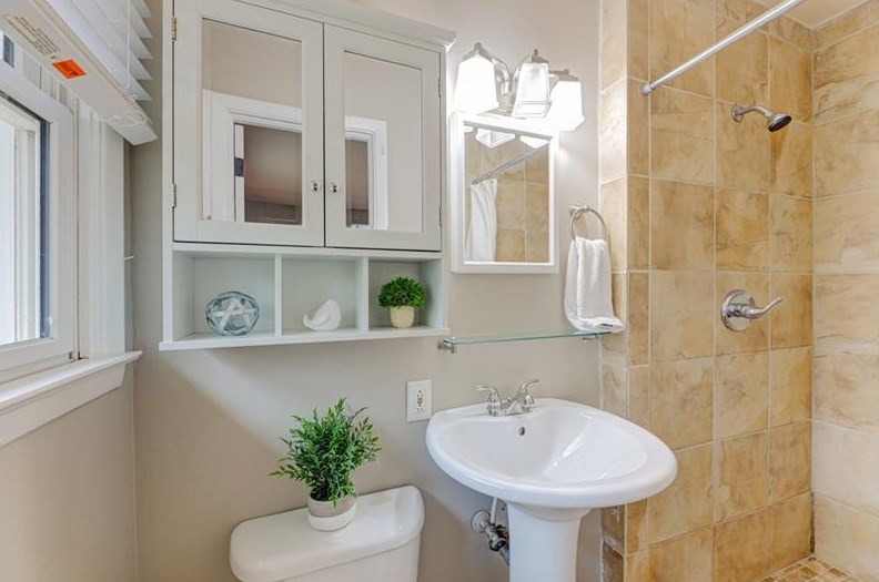 2316 Poplar Springs Dr, Atlanta GA  30319-3942 exterior