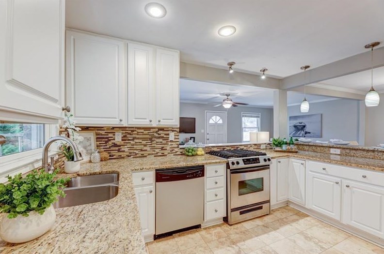 2316 Poplar Springs Dr, Atlanta GA  30319-3942 exterior