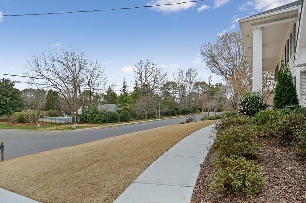 5387 Redfield Rd, Atlanta GA 30338-3723 exterior