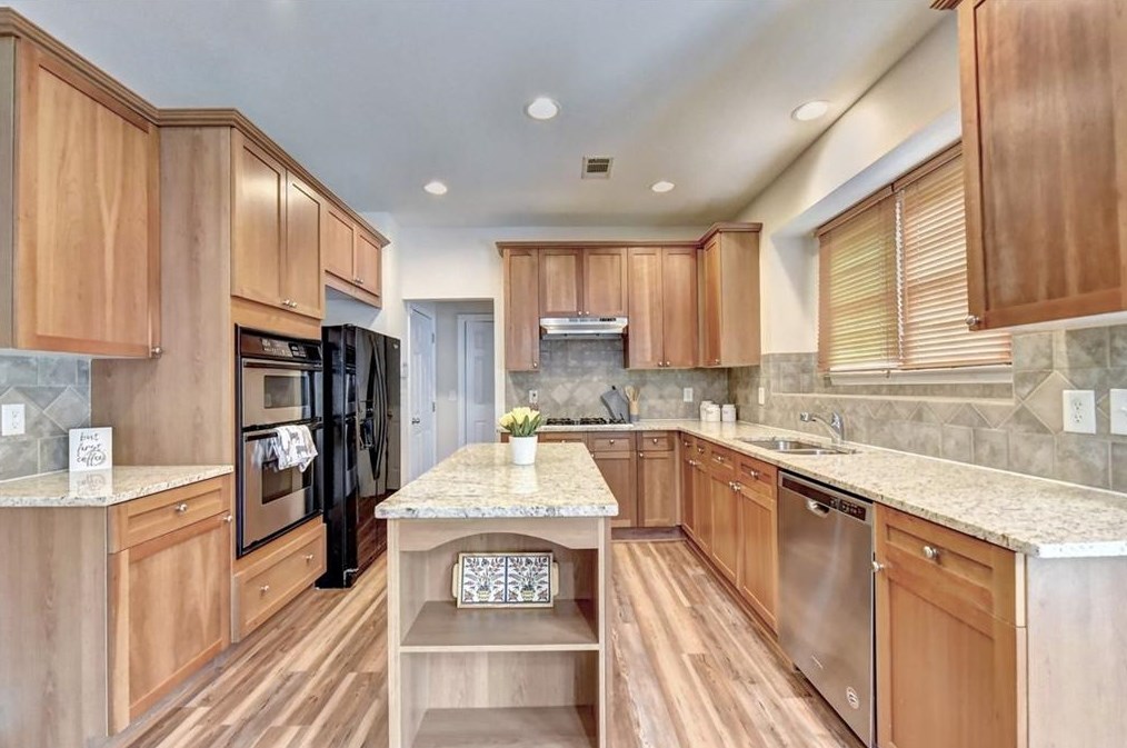 12512 Huntington Trce Ln, Alpharetta GA 30005-7504 exterior