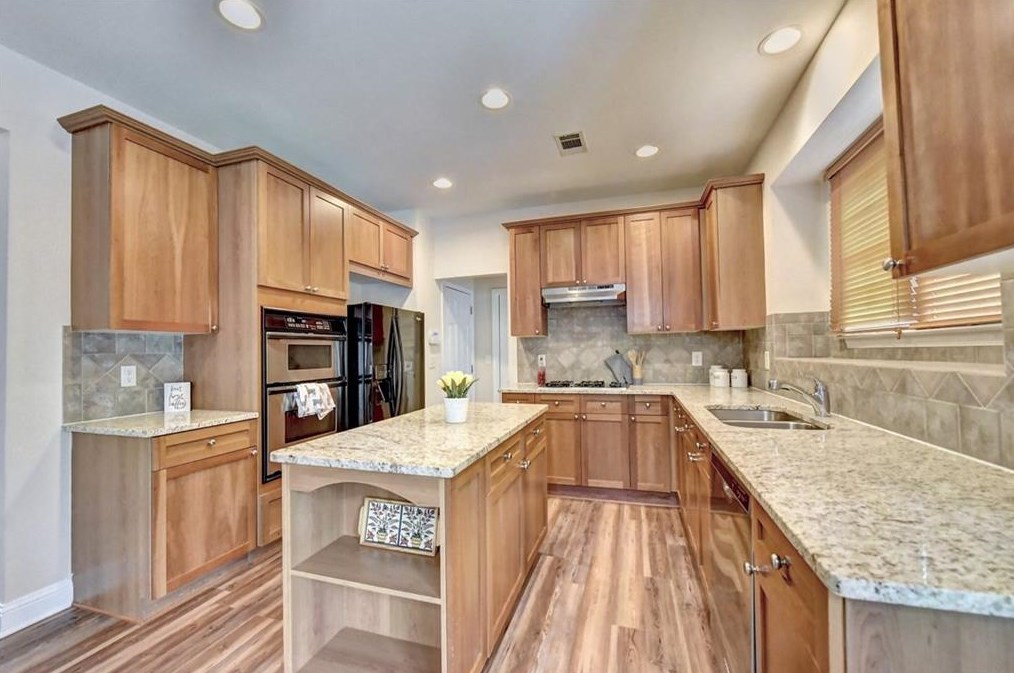 12512 Huntington Trce Ln, Alpharetta GA 30005-7504 exterior