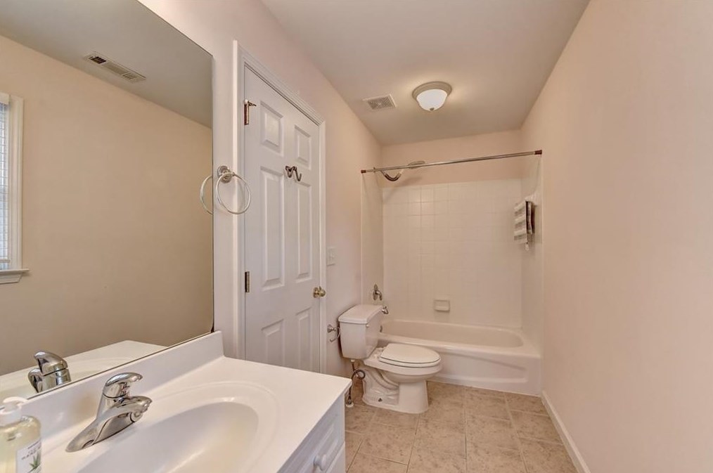 12512 Huntington Trce Ln, Alpharetta GA 30005-7504 exterior