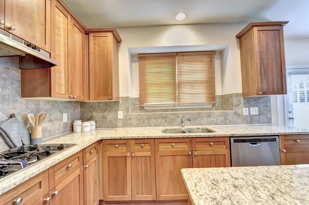 12512 Huntington Trce Ln, Alpharetta GA 30005-7504 exterior