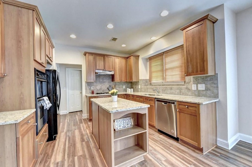 12512 Huntington Trce Ln, Alpharetta GA 30005-7504 exterior