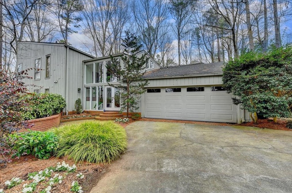 8955 Ridgemont Dr, Atlanta, GA 30350-1611