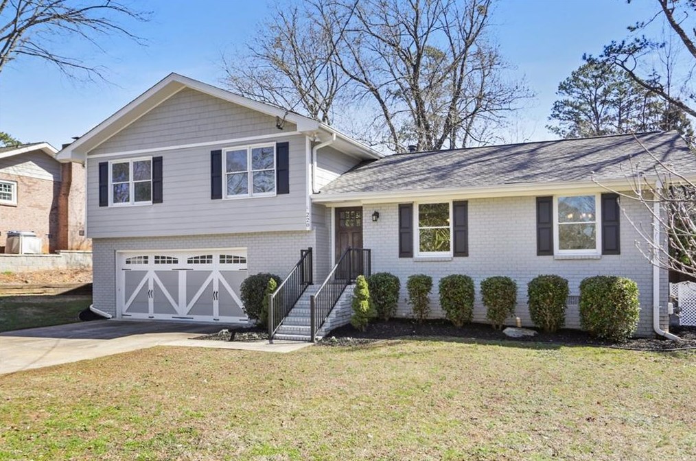 220 Mansell Cir, Roswell, GA 30075-3724