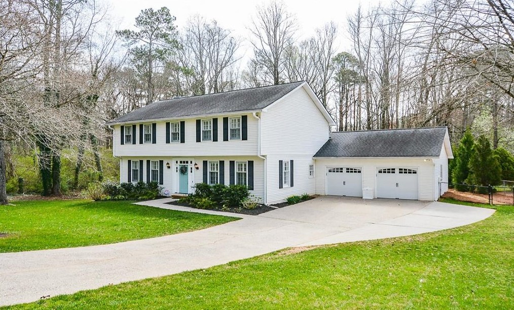 305 Wavetree Dr, Roswell, GA 30075-2926