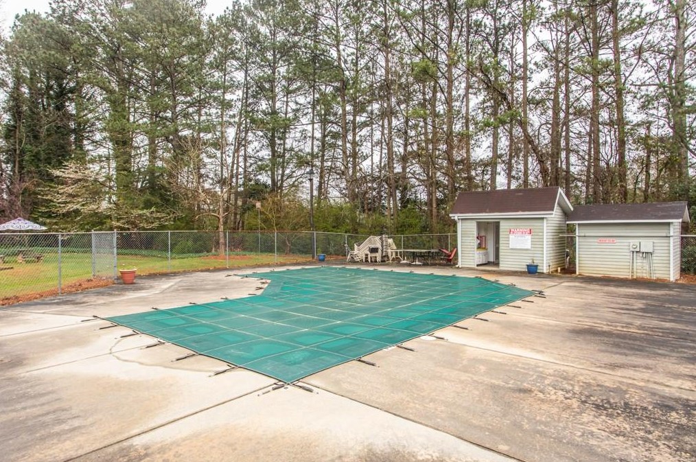 2076 Brian Way, Decatur GA  30033-3830 exterior